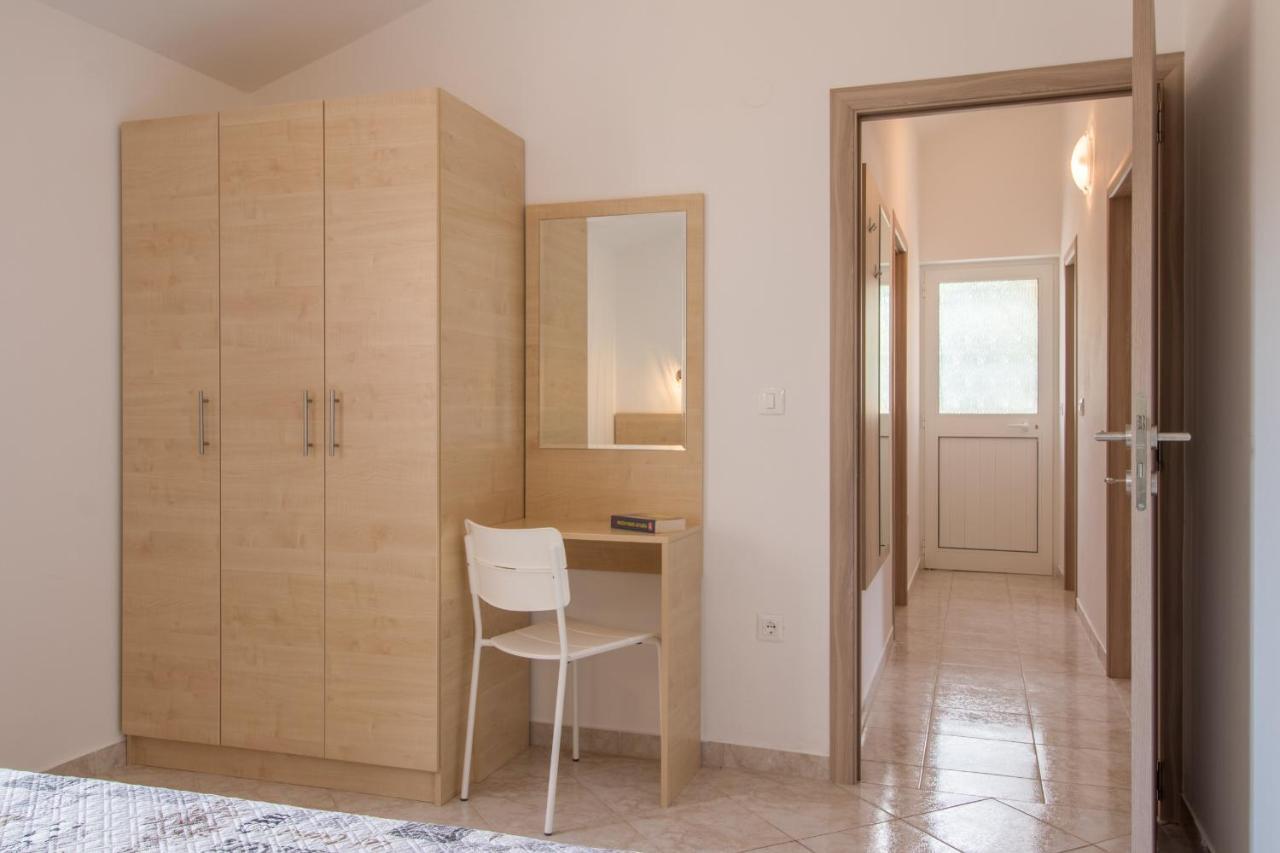 Apartments Ivica 1706 Liznjan Bagian luar foto